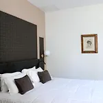 Anne D'anjou, The Originals Collection Hotel