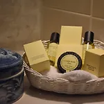 Anne D'anjou, The Originals Collection