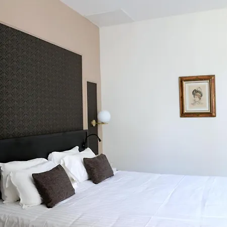 Anne D'anjou, The Originals Collection Hotel