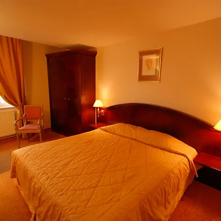 Hotel Anne D'anjou, The Originals Collection 4*