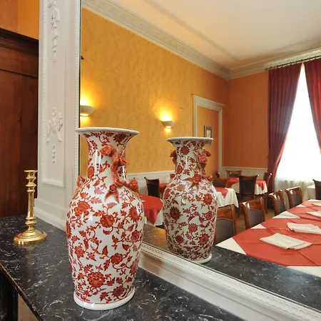 Anne D'anjou, The Originals Collection 4*